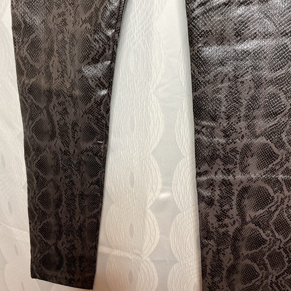 7 For all Mankind Snake Print Faux Leather Leggings. NWT med - Picture 4 of 14